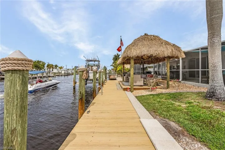 2669 Sanibel BLVD, ST. JAMES CITY FL 33956