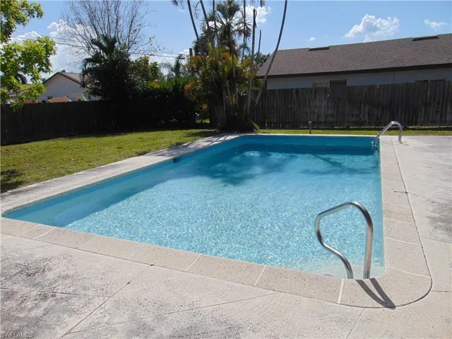 82  Johnnycake  DR, Naples, FL 34110