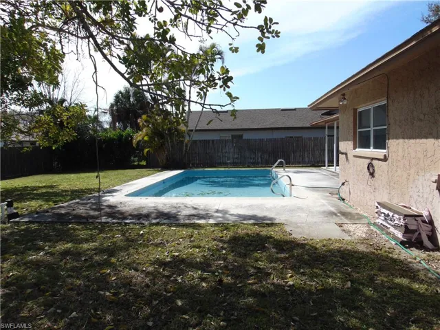 82  Johnnycake  DR, Naples, FL 34110