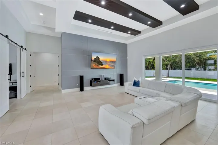 140 37th Ave Nw, Naples, Florida 34120