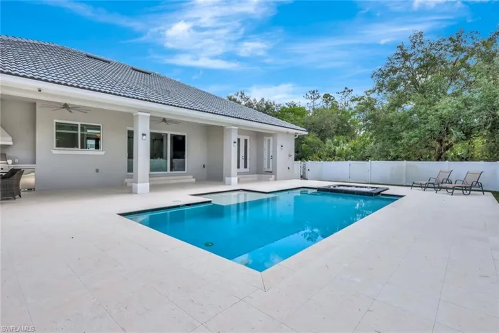 140 37th Ave Nw, Naples, Florida 34120