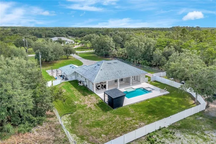140 37th Ave Nw, Naples, Florida 34120