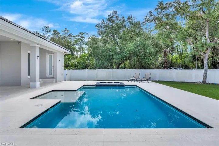 140 37th Ave Nw, Naples, Florida 34120