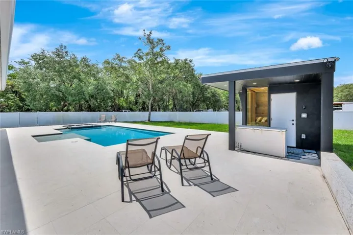 140 37th Ave Nw, Naples, Florida 34120