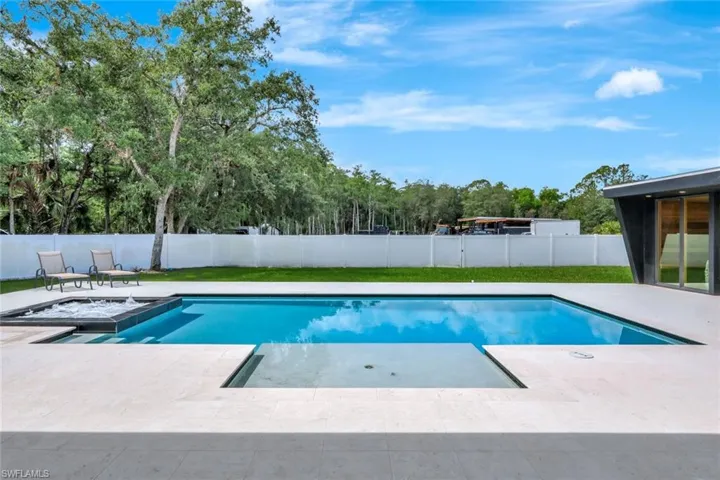 140 37th Ave Nw, Naples, Florida 34120