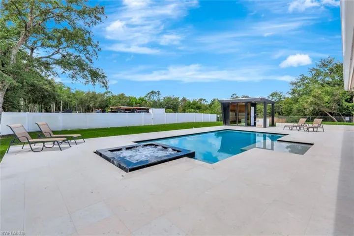 140 37th Ave Nw, Naples, Florida 34120