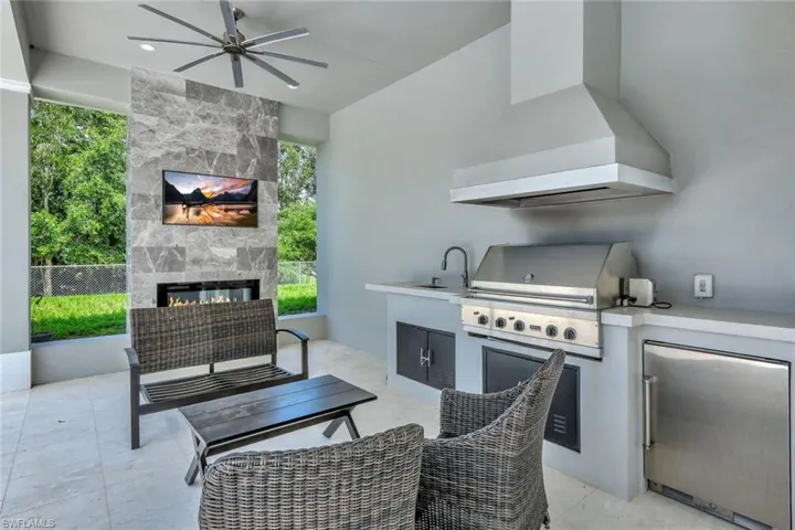 140 37th Ave Nw, Naples, Florida 34120