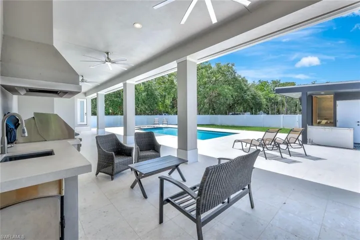 140 37th Ave Nw, Naples, Florida 34120