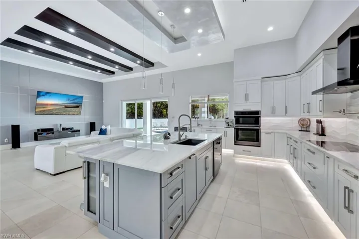 140 37th Ave Nw, Naples, Florida 34120