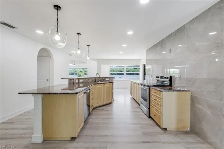 1438 Sw 57th St, Cape Coral, Florida 33914