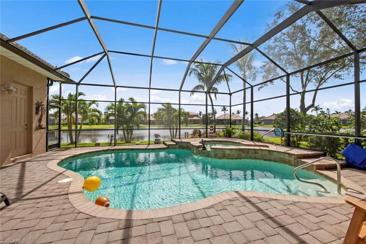 Saltwater- Solar Heated Pool & spa.