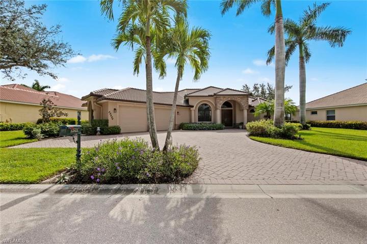 Large Driveway - plenty of parking
