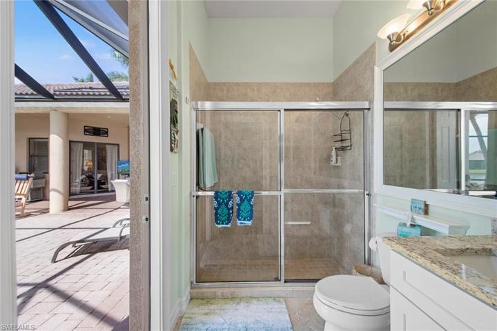 Private Bathroom for Bedroom 4 with access to the lanai