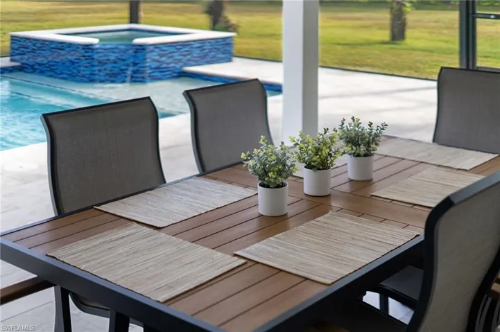 Alfresco Dining