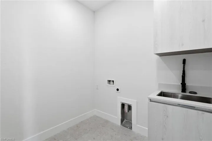 321 Ne 15th Ter, Cape Coral, Florida 33909