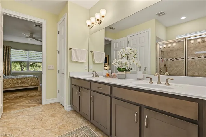 3161 Amadora Cir, Cape Coral, Florida 33909