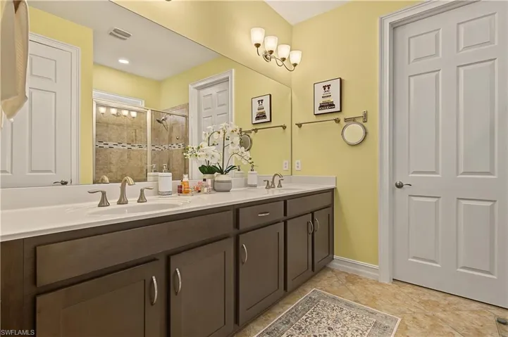 3161 Amadora Cir, Cape Coral, Florida 33909