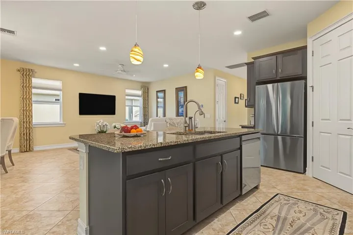 3161 Amadora Cir, Cape Coral, Florida 33909