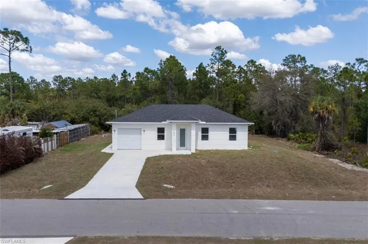 Single story home with driveway