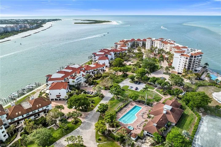524  La Peninsula  BLVD, Naples, FL 34113