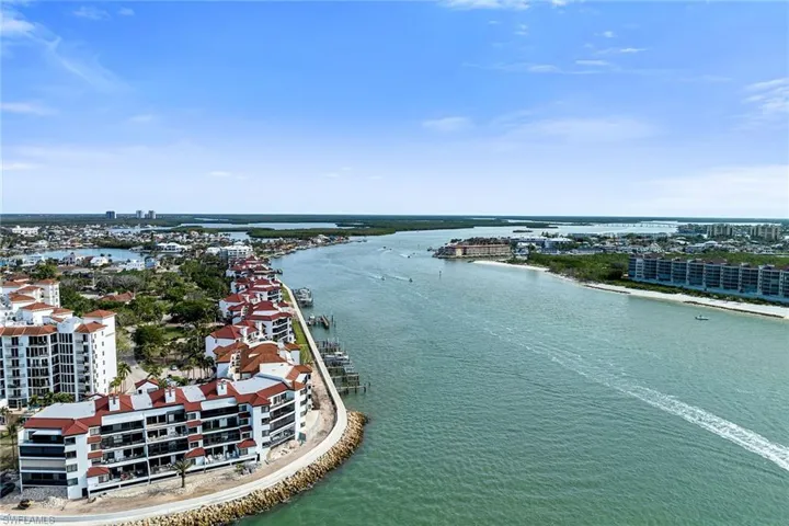 524  La Peninsula  BLVD, Naples, FL 34113
