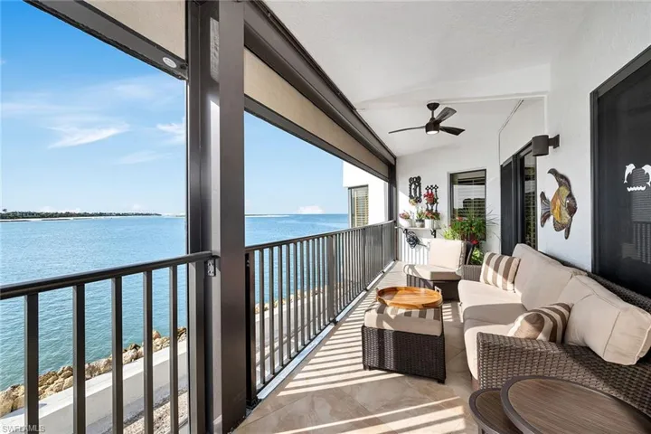 524  La Peninsula  BLVD, Naples, FL 34113