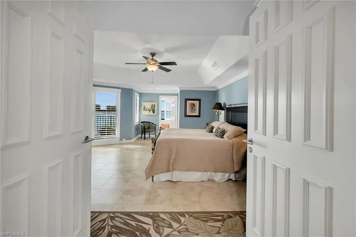 524  La Peninsula  BLVD, Naples, FL 34113