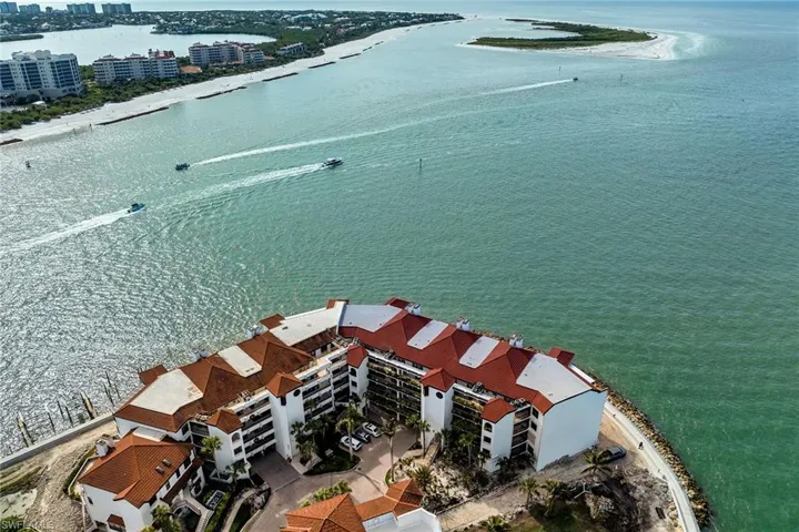 524  La Peninsula  BLVD, Naples, FL 34113