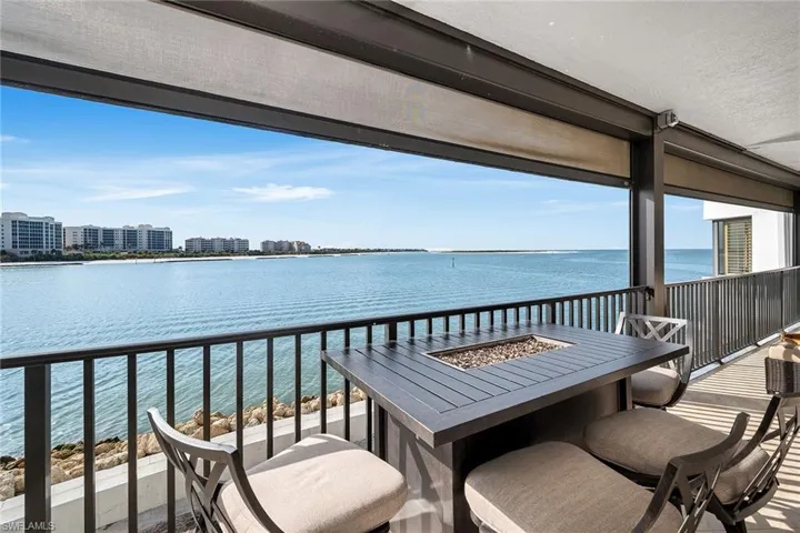 524  La Peninsula  BLVD, Naples, FL 34113