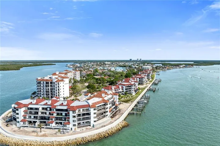 524  La Peninsula  BLVD, Naples, FL 34113