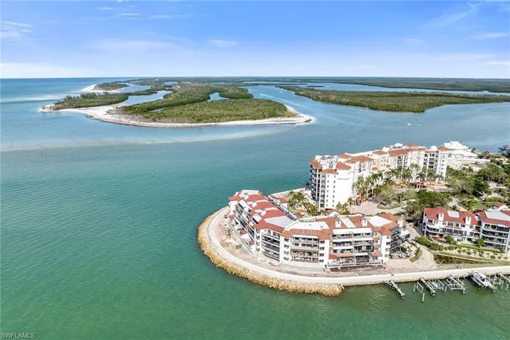 524  La Peninsula  BLVD, Naples, FL 34113