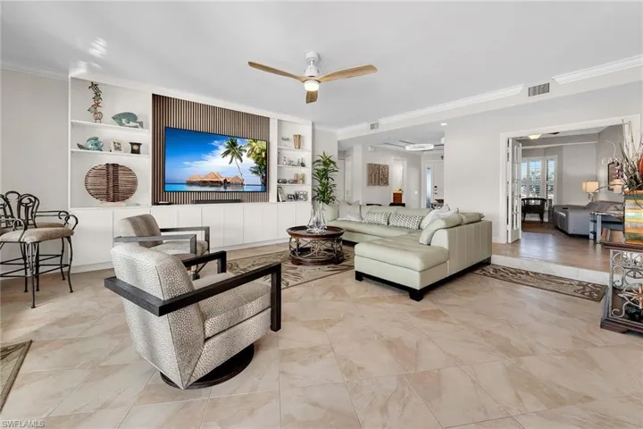 524  La Peninsula  BLVD, Naples, FL 34113