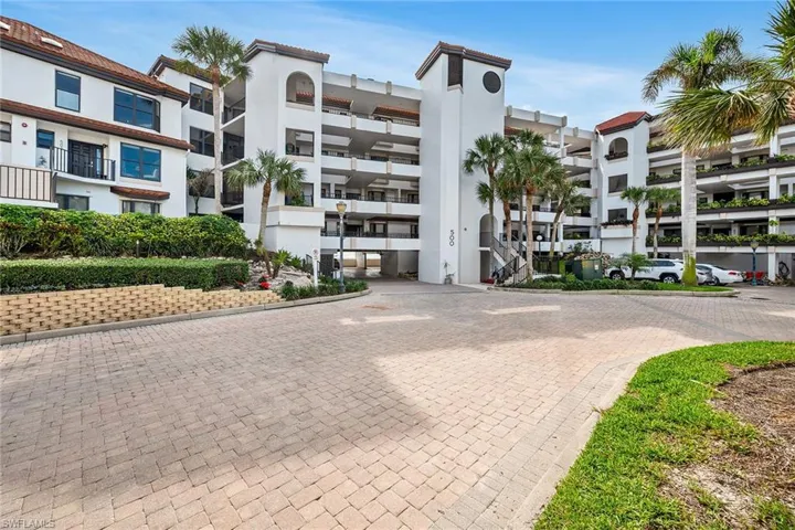 524  La Peninsula  BLVD, Naples, FL 34113