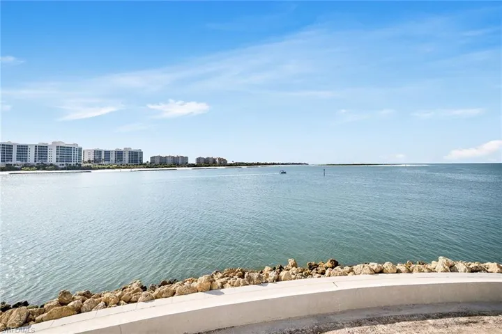 524  La Peninsula  BLVD, Naples, FL 34113
