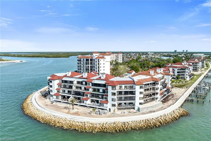 524  La Peninsula  BLVD, Naples, FL 34113