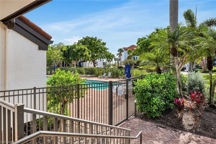 524  La Peninsula  BLVD, Naples, FL 34113