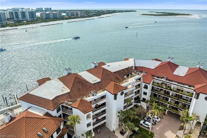 524  La Peninsula  BLVD, Naples, FL 34113