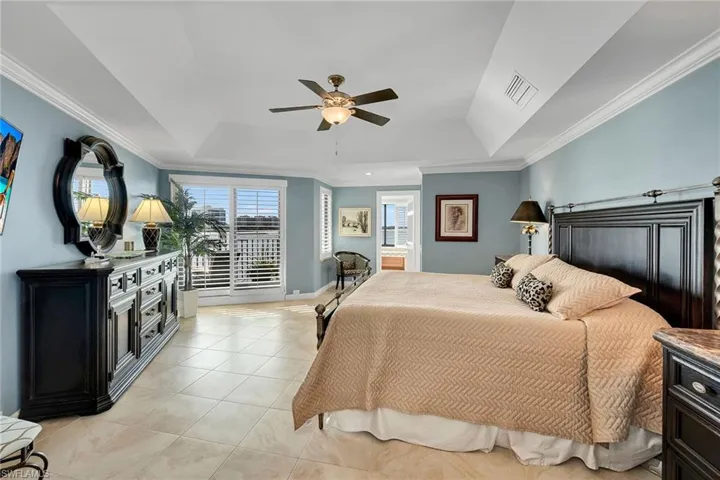 524  La Peninsula  BLVD, Naples, FL 34113
