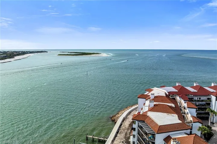 524  La Peninsula  BLVD, Naples, FL 34113