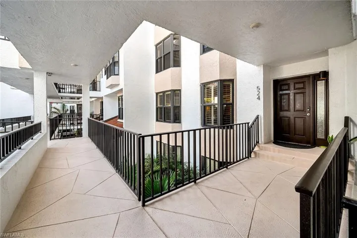 524  La Peninsula  BLVD, Naples, FL 34113
