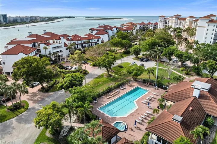 524  La Peninsula  BLVD, Naples, FL 34113