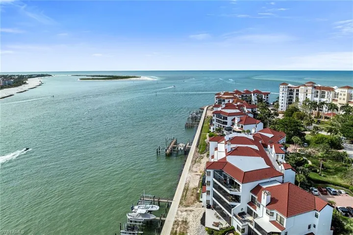 524  La Peninsula  BLVD, Naples, FL 34113