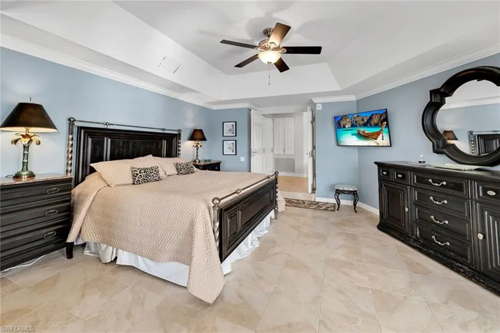 524  La Peninsula  BLVD, Naples, FL 34113