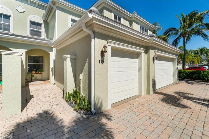 Entryway and one car garage.