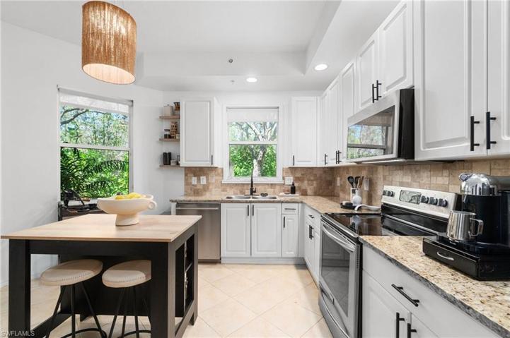 1415 Mariposa CIR # 104, NAPLES FL 34105