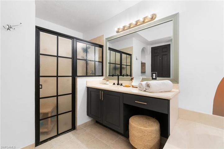 1415 Mariposa CIR # 104, NAPLES FL 34105