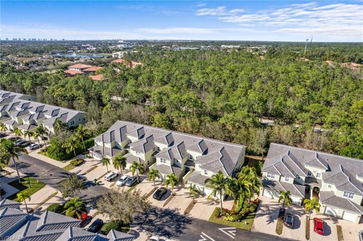 Mariposa is conveniently located near I-75, yet less than 10 minutes to the white sandy beaches of Naples.  Shopping and dining are all right around the corner!