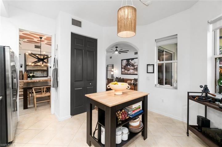 1415 Mariposa CIR # 104, NAPLES FL 34105
