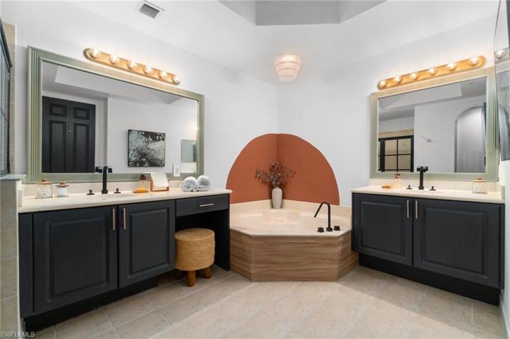 1415 Mariposa CIR # 104, NAPLES FL 34105