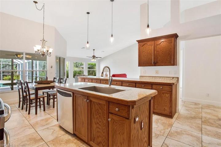 6630 Vancouver LN, NAPLES FL 34104